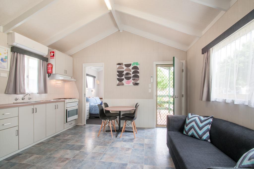 Warragul Gardens Holiday Park Extérieur photo