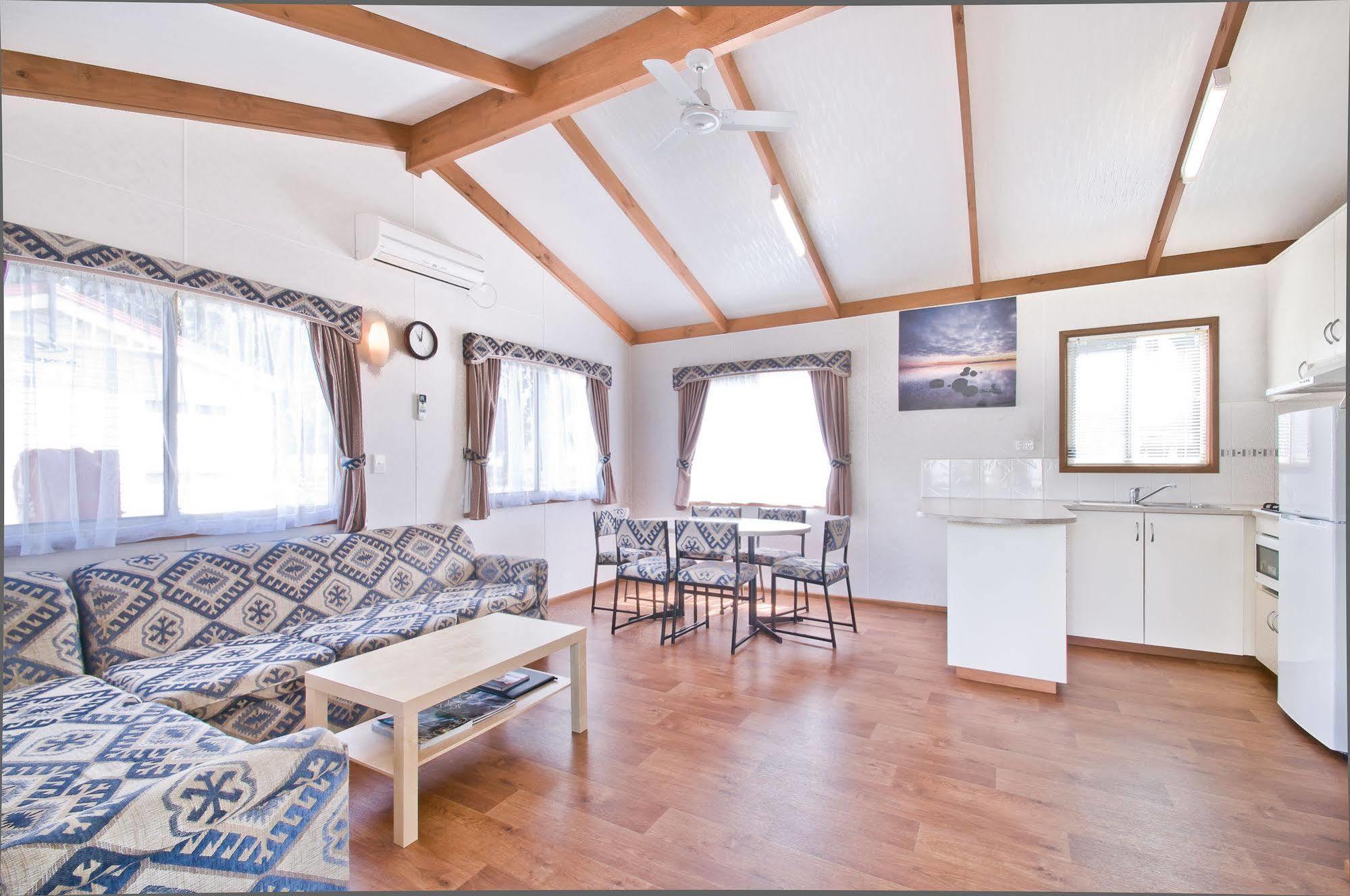 Warragul Gardens Holiday Park Extérieur photo